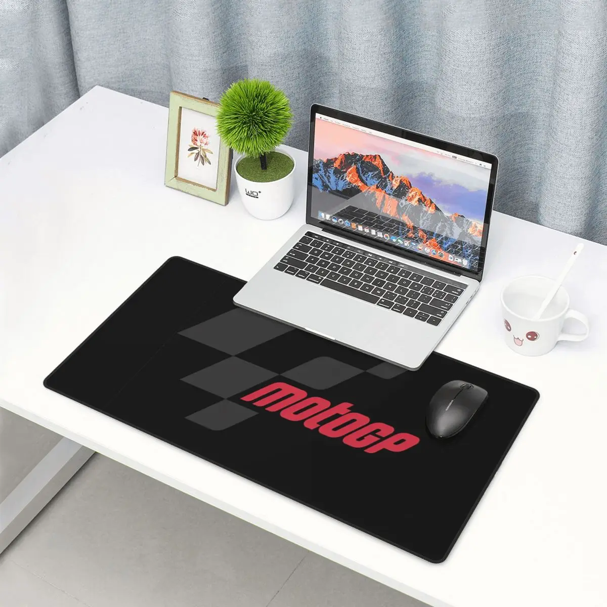 Essential Gaming Accessories - 대형 마우스 패드 모토 GP 로고